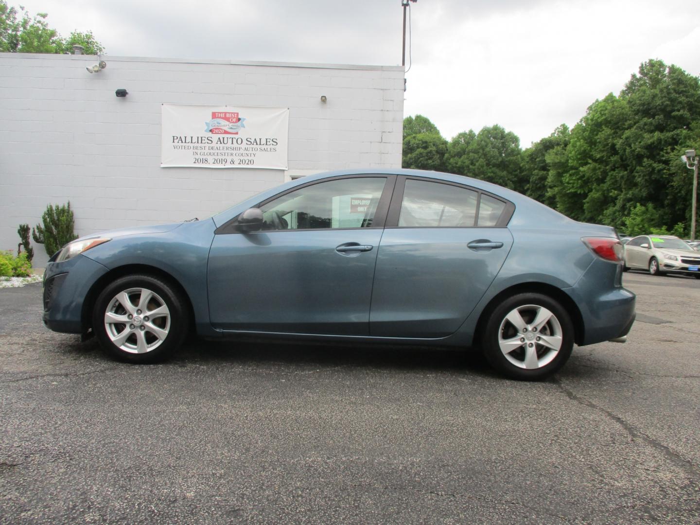 2011 BLUE Mazda MAZDA3 i Touring 4-Door (JM1BL1VF9B1) with an 2.0L L4 DOHC 16V engine, located at 540a Delsea Drive, Sewell, NJ, 08080, (856) 589-6888, 39.752560, -75.111206 - Photo#2